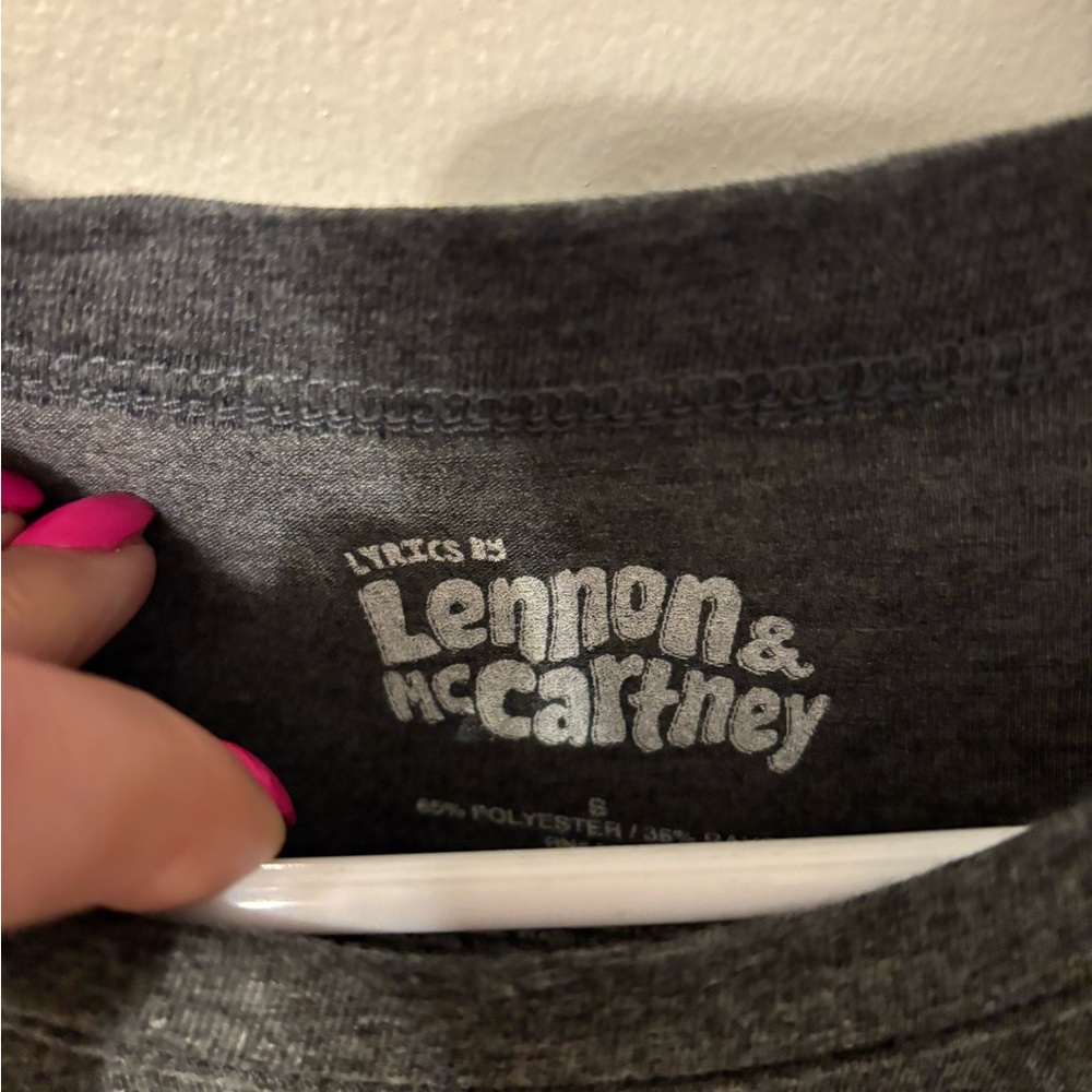 Women’s Gray Peace Sign Lennon & McCartney T-Shirt “Love is All You Need” NWT - Picture 3 of 4